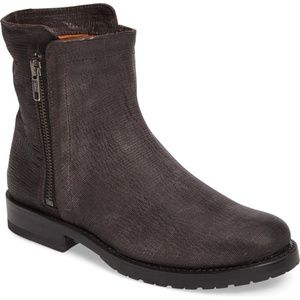 Like new! Sz 9 Frye Natalie Double Zip Boot